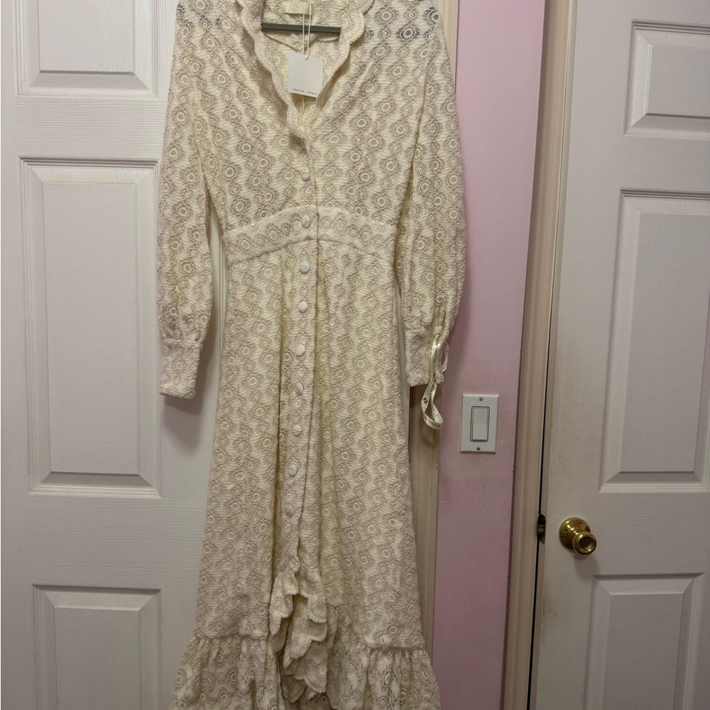 Chic Long Sleeve Lace Dress in Cream - Picture 2 of 4